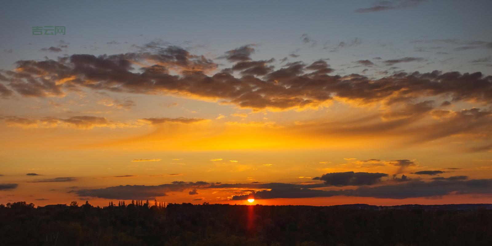 震撼“海啸云”奇观视频走红，专家揭秘罕见气象现象